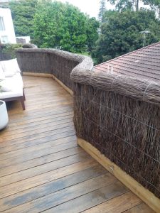brushwood-privacy-handrail-fence